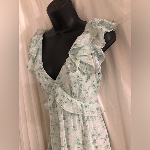 Trixxi green ditsy floral flutter sleeve tiered hem dress size medium brand new - Picture 3 of 15